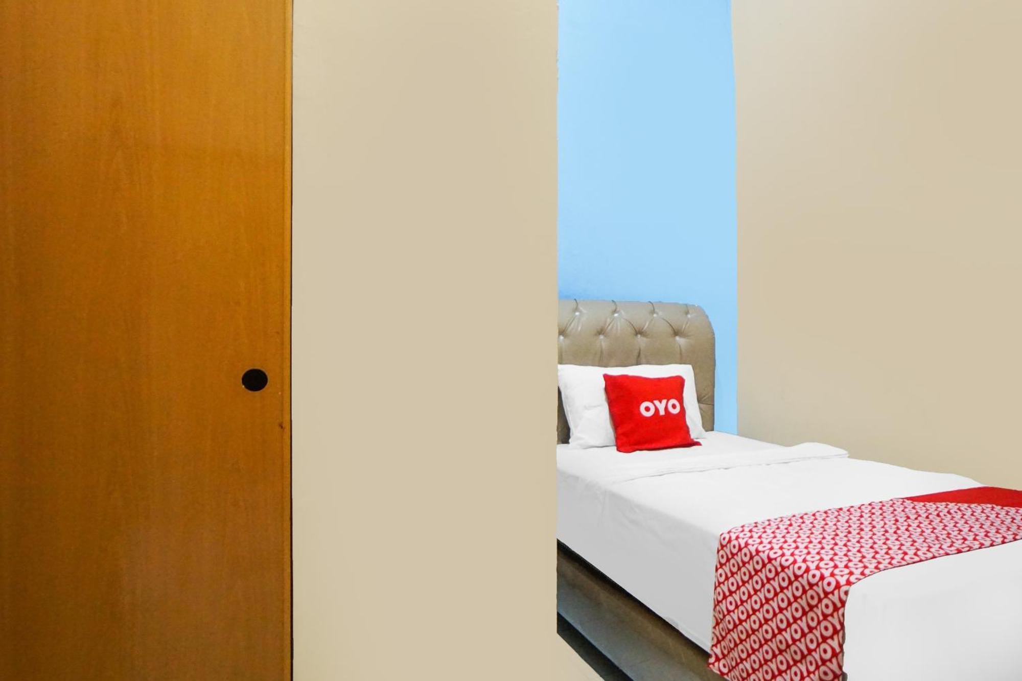Oyo 92076 Sky Residence Cengkeh Medan Esterno foto